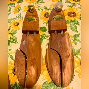 Wood-lore shoe tree set